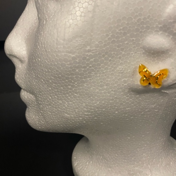 Butterfly stud earrings with resin and gold colored stripes - Picture 1 of 3